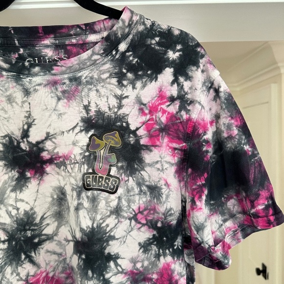 Men's - GUESS Black & Pink Tie-Dye Mushrooms T-Shirt - Size L - Picture 6 of 11